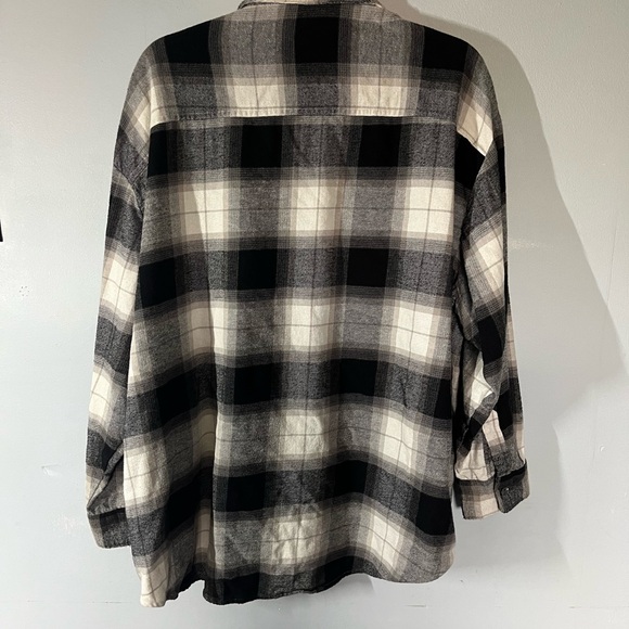OLD NAVY ✨ The Boyfriend Shirt: B&W Flannel🖤🤍 - Picture 3 of 3